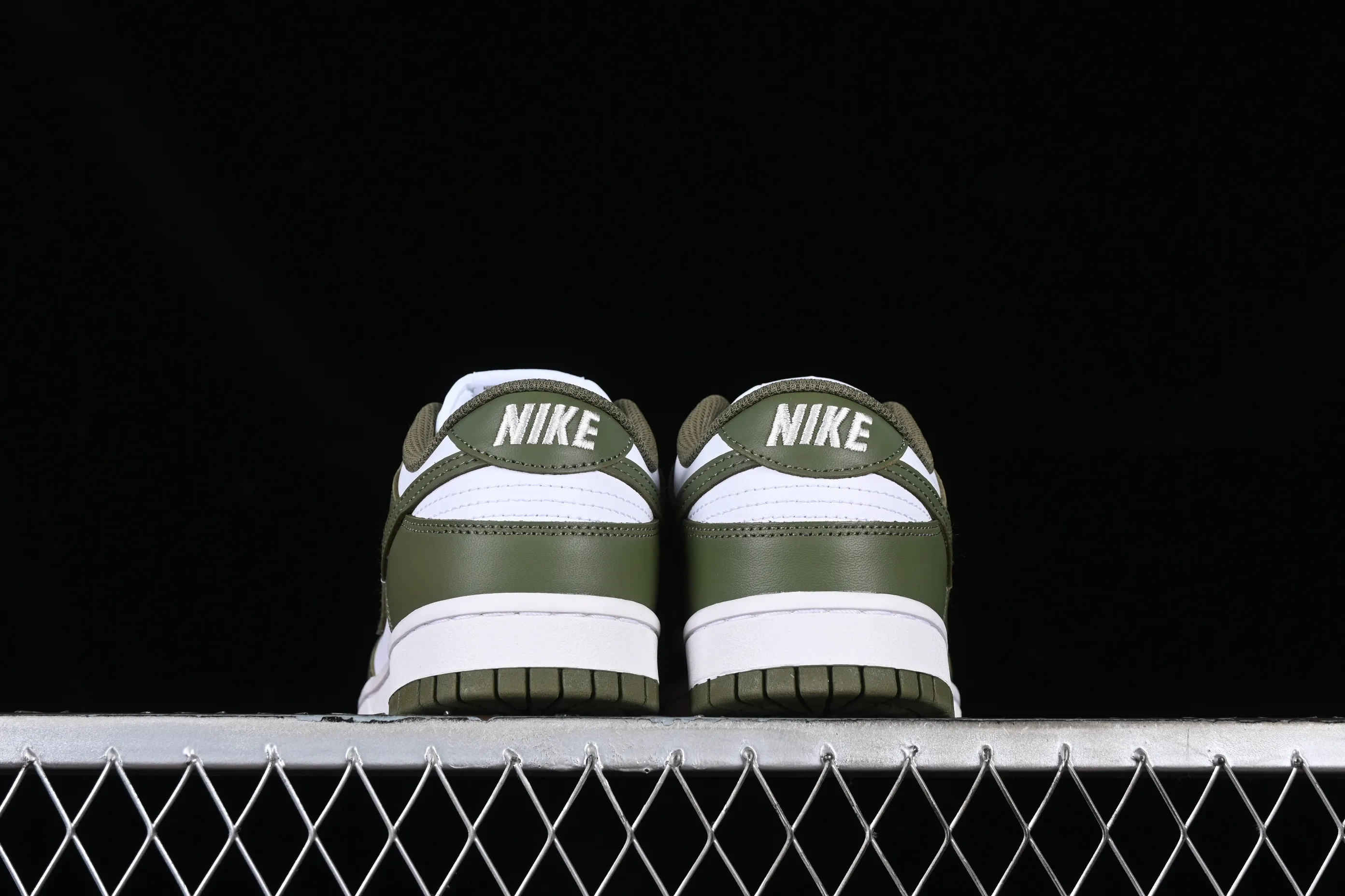 All categories Nk SB Dunk series Nk SB Dunk Low low-top sneakers J version Nk Dunk Low olive green SB smashed backboard fashion casual sneakers DD1503-120